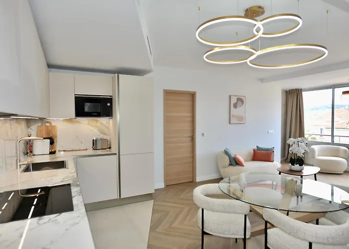 Luxury Romantic 45 Croisette Two Bedrooms شقة *