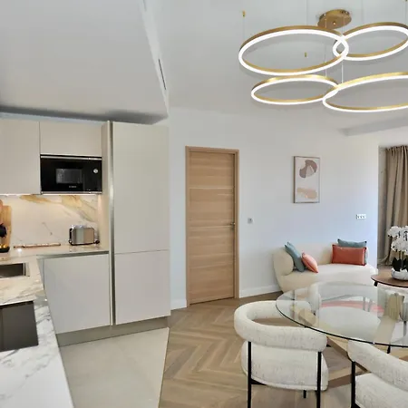 Luxury Romantic 45 Croisette Two Bedrooms דירה *