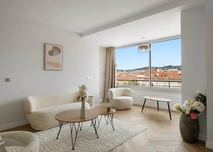 Luxury Romantic 45 Croisette Two Bedrooms Apartment Cannes